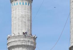 Ayasofya Camii'ne ilk mahya asıldı