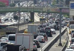 Son dakika: İstanbul'da trafik yoğunluğu yüzde 63! İBB haritasına yansıdı