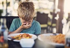 Çocuklarda yaz hastalıkları: Açıkta bekleyen yiyecekler zehirleyebilir!