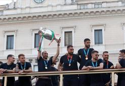 Avrupa şampiyonu İtalya Milli Takımı Roma'da şampiyonluk turu attı
