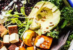 Enerjisi bol siyah pirinçli tofu salatası tarifi!