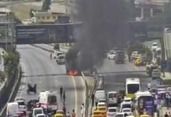 Ataşehir'de otomobil yangını D-100'ü kapattı