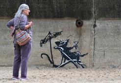 Banksy eserlerin kendisine ait olduğunu doğruladı