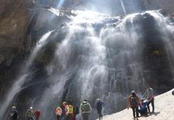 Burası Hakkari… Korkutan görüntü! Erime başladı…