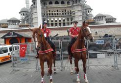 Taksim’de Meydanı’ndaki atlı polislere yoğun ilgi