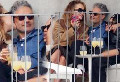 Rita Ora, Taika Waititi ve Tessa Thompson ilişkisi patronları kızdırdı!