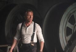 6 kez ertelenmişti: En pahalı James Bond galası