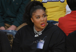 Lizzo'nun kıyafeti olay oldu