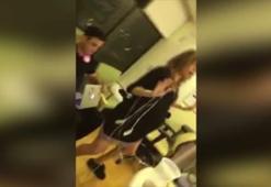 Robbie Williams'ın Ayda Field ile kucak dansı