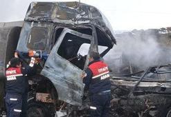 Zincirleme kazada tanker şoförü yanarak öldü