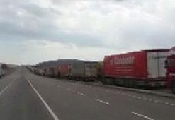 Kuyruk uzunluğu 15 kilometreye ulaştı