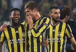 Roman Neustadter'e dansözlü kutlama! Beşiktaş maçı öncesi Lens de oradaydı