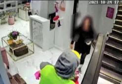 Çiçek demeti ve hediye paketi verdikleri kadına kabusu yaşattılar