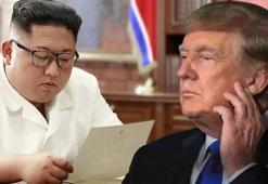 Trump, Kim Jong-un ile arasındaki 'aşk mektuplarını' da götürmüş