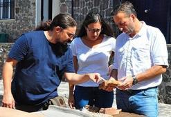 Çatı kiremidinde dikkat çeken parmak izleri! Çalışmalar başlatıldı