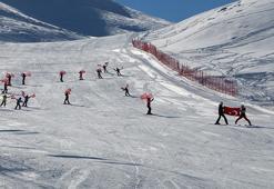 Doğu Anadolu’nun gözdesi Hesarek’te kayak sezonu açıldı