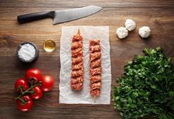 Evde Adana kebabı nasıl yapılır? Gelinim Mutfakta Adana kebabı tarifi, yapılışı, malzemeler, püf noktası