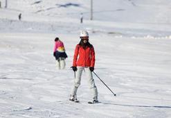 Erciyes'te sezon açıldı, kayak severler pistlere koştu