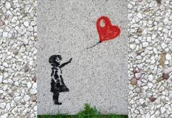 İngiliz sokak sanatçısı Banksy'nin eseri rekor fiyata alıcı buldu
