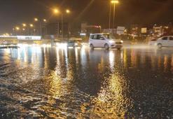 Son dakika: Meteoroloji uyarmıştı! İstanbul'da şiddetli yağış etkili oldu