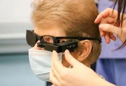 88 yaşındaki kadın biyonik gözle yeniden gördü