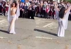 Okul açılışında dansöz kıyafetiyle göbek atan öğretmen hakkında soruşturma başlatıldı
