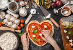 Kalpli pizza nasıl yapılır? Kalpli pizza tarifi, yapılışı, hazırlanışı, malzemeler, püf noktası