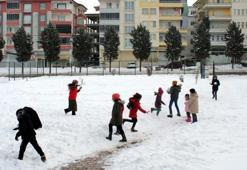 Kar yağışı etkili olmaya devam ediyor! Çok sayıda ilde okullar tatil edildi