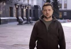 Zelenskiy Kiev'de sokağa inerek "Zafere yürüyoruz" dedi!
