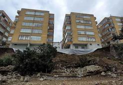 Heyelan sonrası boşaltılan siteye naylonlu önlem