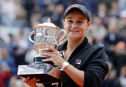 Ashleigh Barty, zirvede tükendi