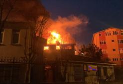 İstanbul'da hareketli gece! Alevler gökyüzünü aydınlattı