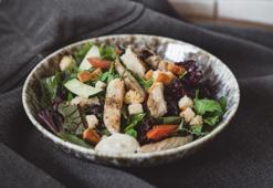 Tavuk salatası tarifi ve yapılışı... Malzemeleri nelerdir? Nasıl yapılır?