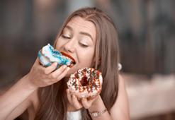 Ne kadar sinirlenip üzülürsek o kadar kötü besleniyoruz! Duygular yeme davranışını yönlendiriyor...