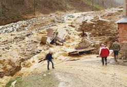 Trabzon'da Oylum Mahallesi'nde heyelan! 'Canımızı son anda kurtardık'
