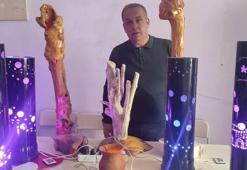 Atık malzemeleri süs eşyasına dönüştürüyor