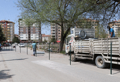 Eskişehir'de şaşkına çeviren olay! Yolu tel örgü ile kapattılar