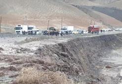 Iğdır’da yağmur sonrası heyelan: Iğdır-Erzurum yolu kapandı