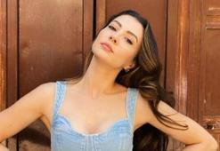 Burcu Özberk’ten bikinili tatil pozu