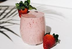 Çilekli antioksidan smoothie nasıl yapılır? Çilekli antioksidan smoothie tarifi, malzemeleri, püf noktaları
