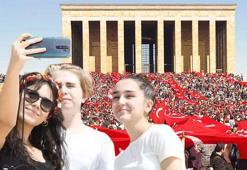 İlk tören Anıtkabir'de! 19 Mayıs'ı Türkiye'nin dört bir yanında coşkuyla kutluyoruz!