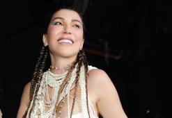 Hande Yener'den otel odasında bikinili paylaşım
