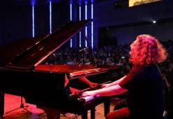 Tuluyhan Uğurlu'dan Şehitkamil'de 19 Mayıs'a özel piyano resitali