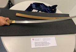 İsviçre sınırında 669 yıllık antika Japon kılıcı ele geçirildi
