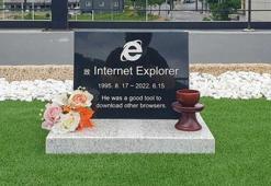 Internet Explorer için mezar taşı yaptırdılar