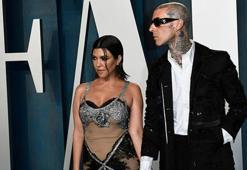 Travis Barker ve Kourtney Kardashian'dan küvet pozu!