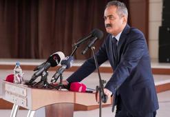 Bakan Özer, HKÜ’nün mezuniyet törenine katıldı