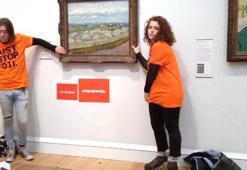 İklim aktivistleri ellerini 1889 tarihli Van Gogh tablosuna yapıştırdı