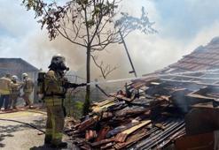 İstanbul'da korkutan yangın! 3 ev aynı anda tutuştu