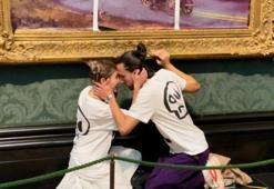 İklim aktivistleri yapışkanlı eylemlerine devam ediyor